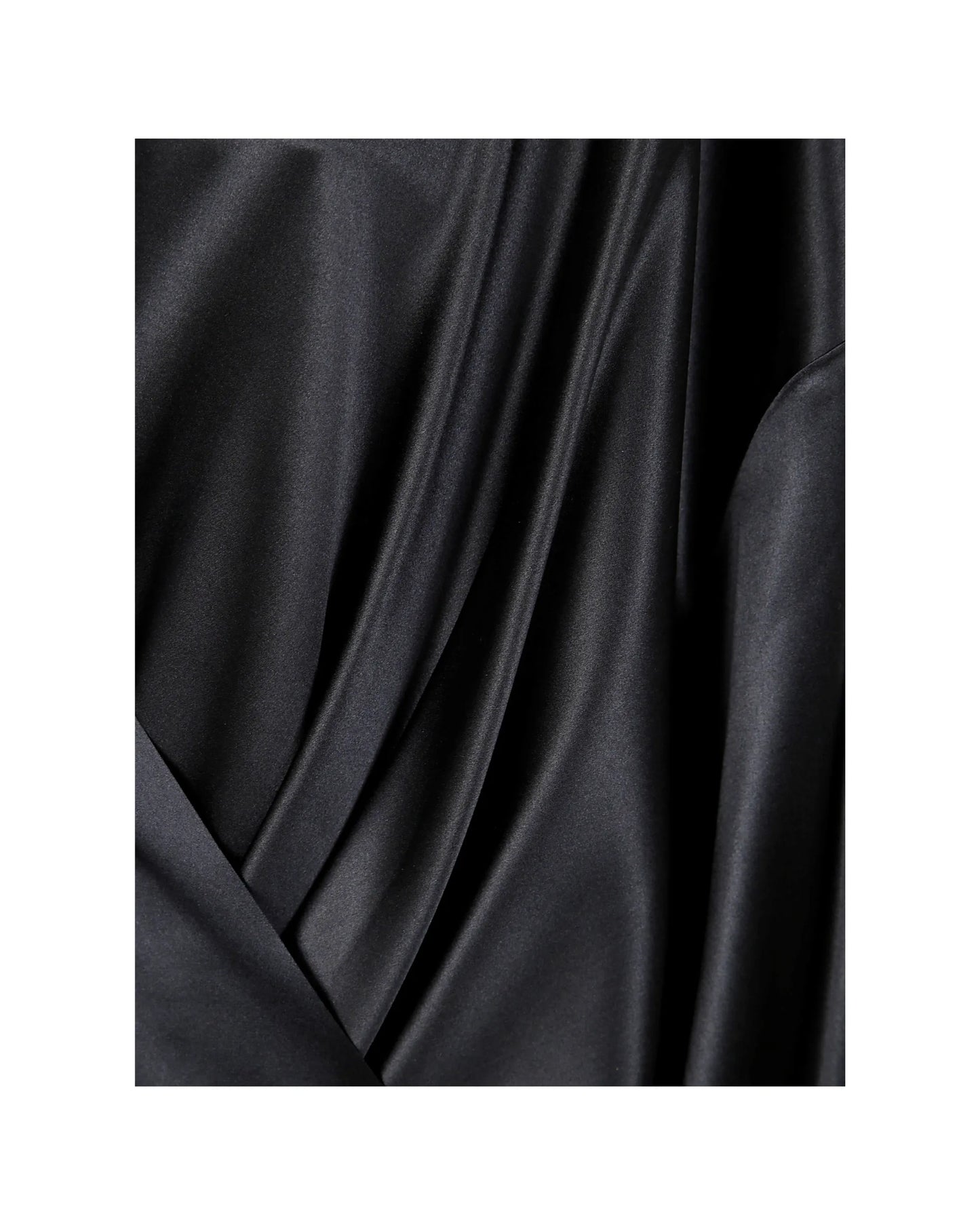 Blouse Femme Satin Noir Cache-Cœur – Élégance Chic & Fluide